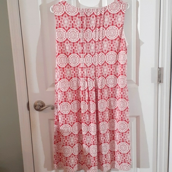 White and red sleeveless floral design pleated dress size XL see measure… - Picture 4 of 6